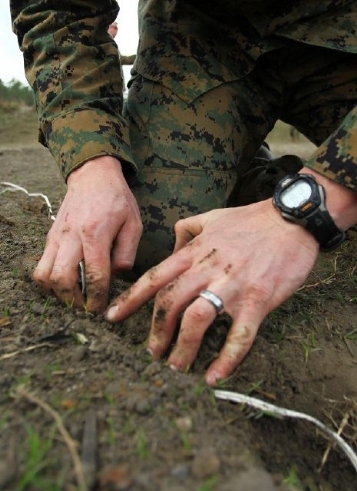 Handmade Explosive Devices Recognition/Destruction